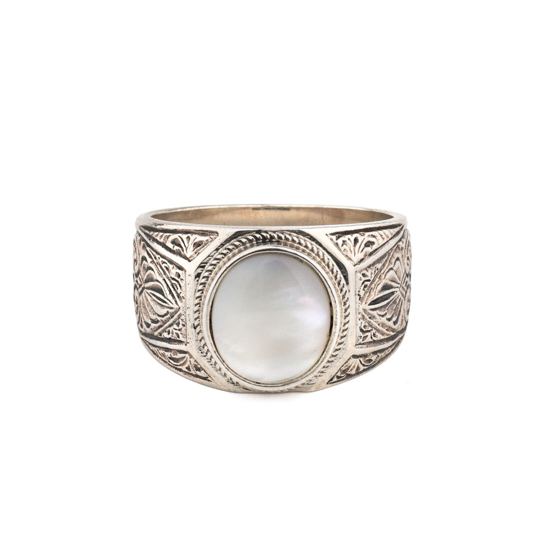 Gerochristo - Classic Ring in Sterling Silver with Mother o f Pearl