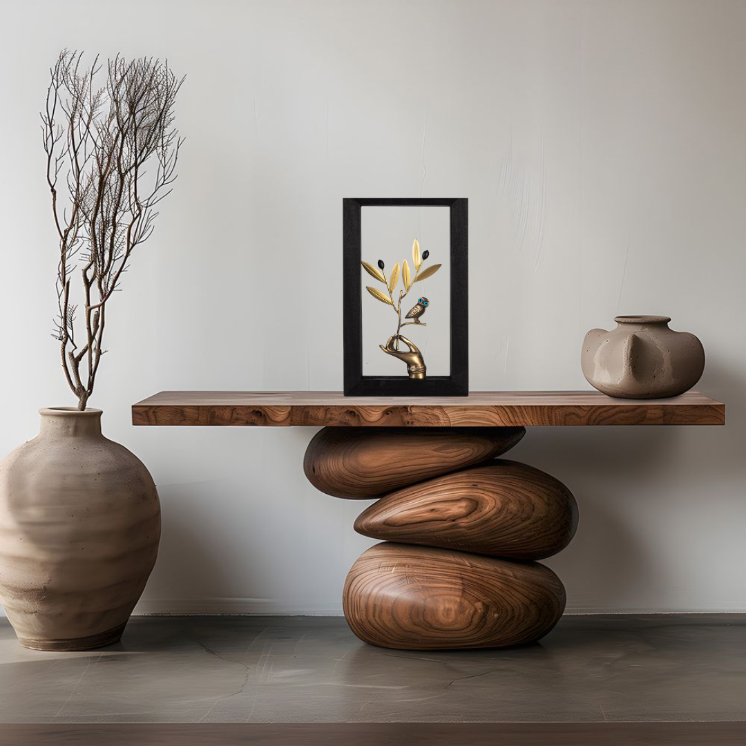 Διακοσμητικό Ξύλινο Κάδρο 15X25 cm – Ένα χέρι κρατάει ένα κλαδί ελιάς