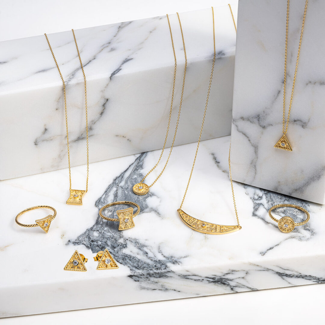 Triangle Earrings with Zircon - 9K Gold