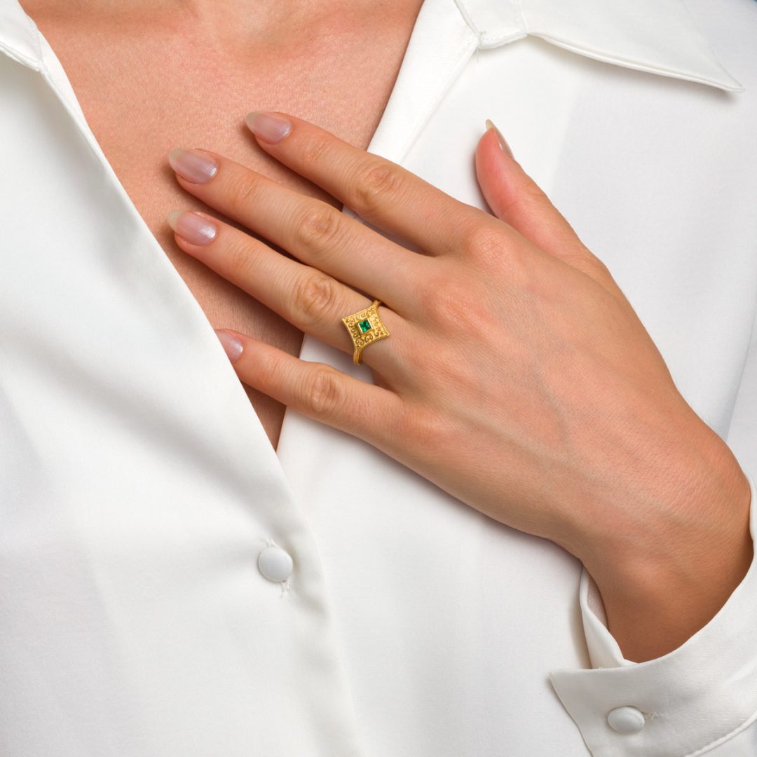 Byzantine Rhombus Ring in 925 Sterling Silver Gold-Plated with Zircon — Red