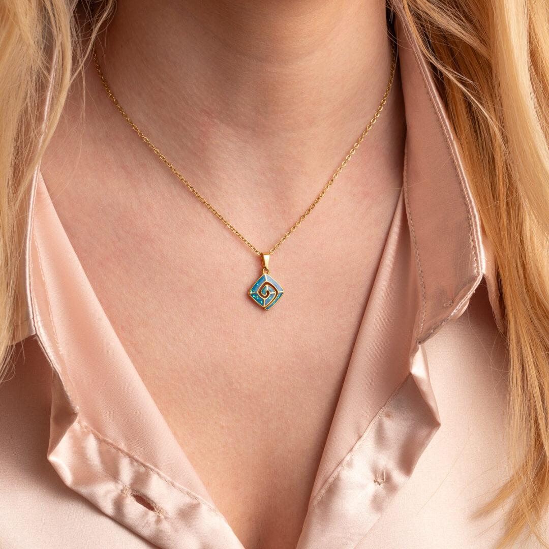 Meander Pendant Necklace with Ocean Blue Details in Stainless Steel — Silver