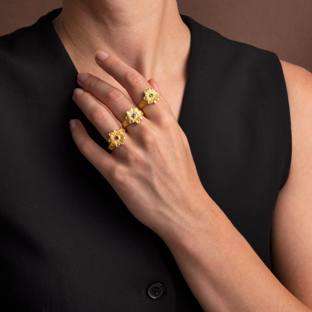 Byzantine Flower Ring in 925 Sterling Silver Gold-Plated with Zircon — Red