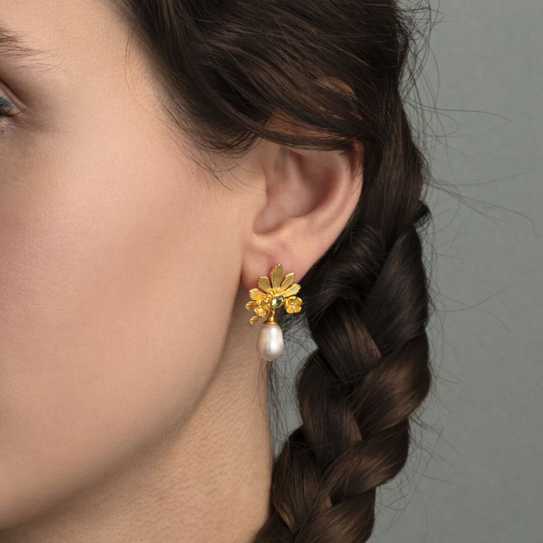 Flower Pearl Stud Earrings in Gold-Plated & 925 Sterling Silver with Peridot