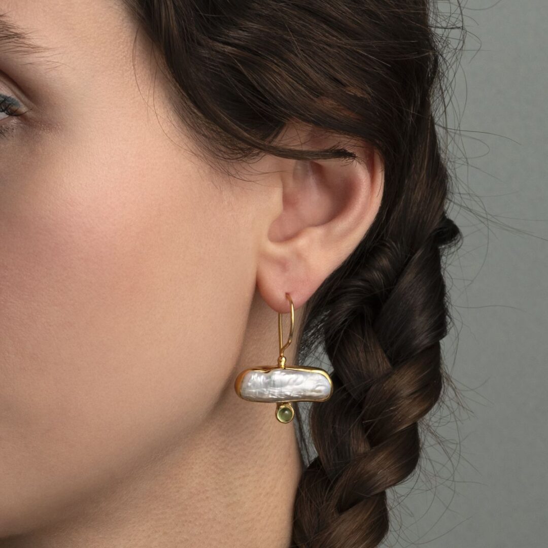 925 Sterling Silver and Gold Plated Pearl Stud earrings with Peridot