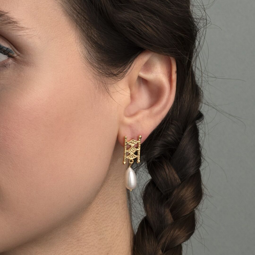 925 Sterling Silver and Gold Plated Pearl Stud earrings