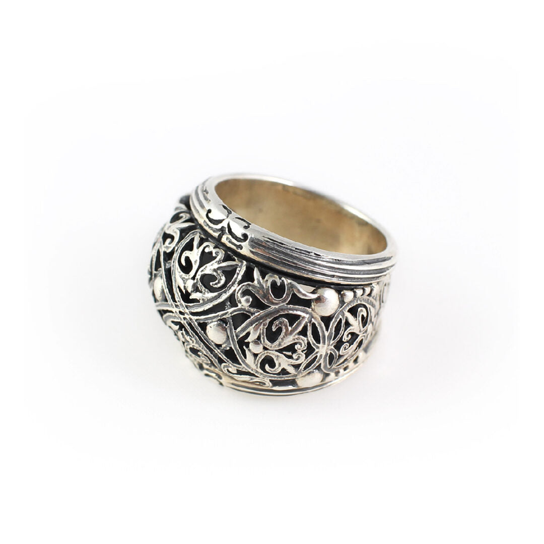 Round Floral Ring