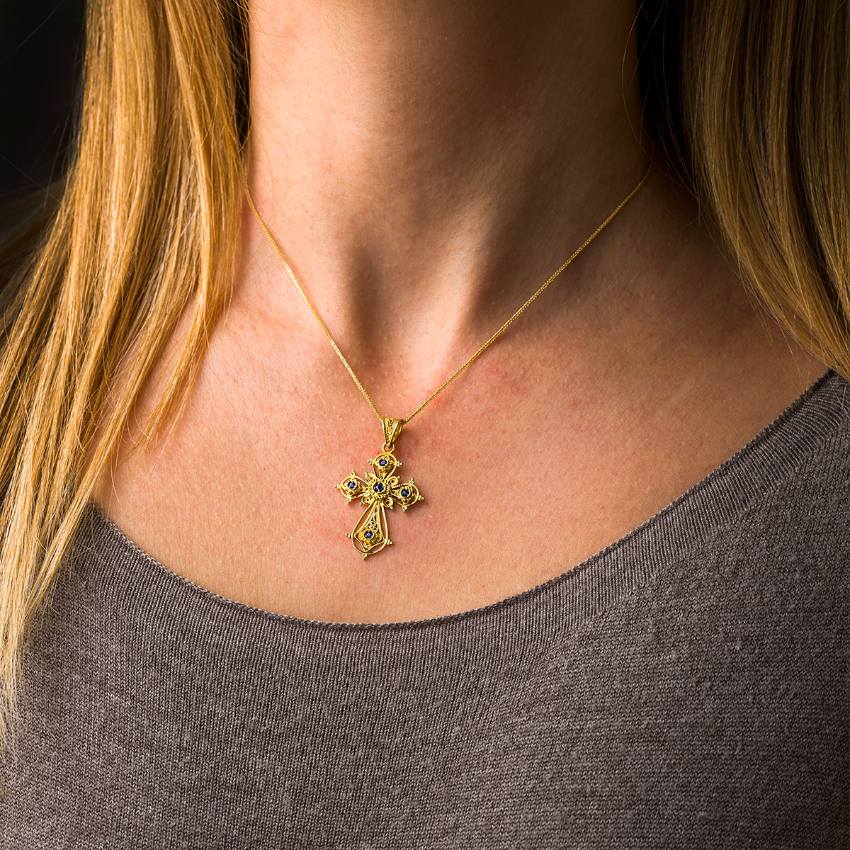 Handmade cross pendant in 18k yellow gold. | AHEE Jewelers