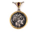 Μενταγιόν Θεά Αθηνά με Ruby – Χρυσό 14Κ και Ασήμι 925