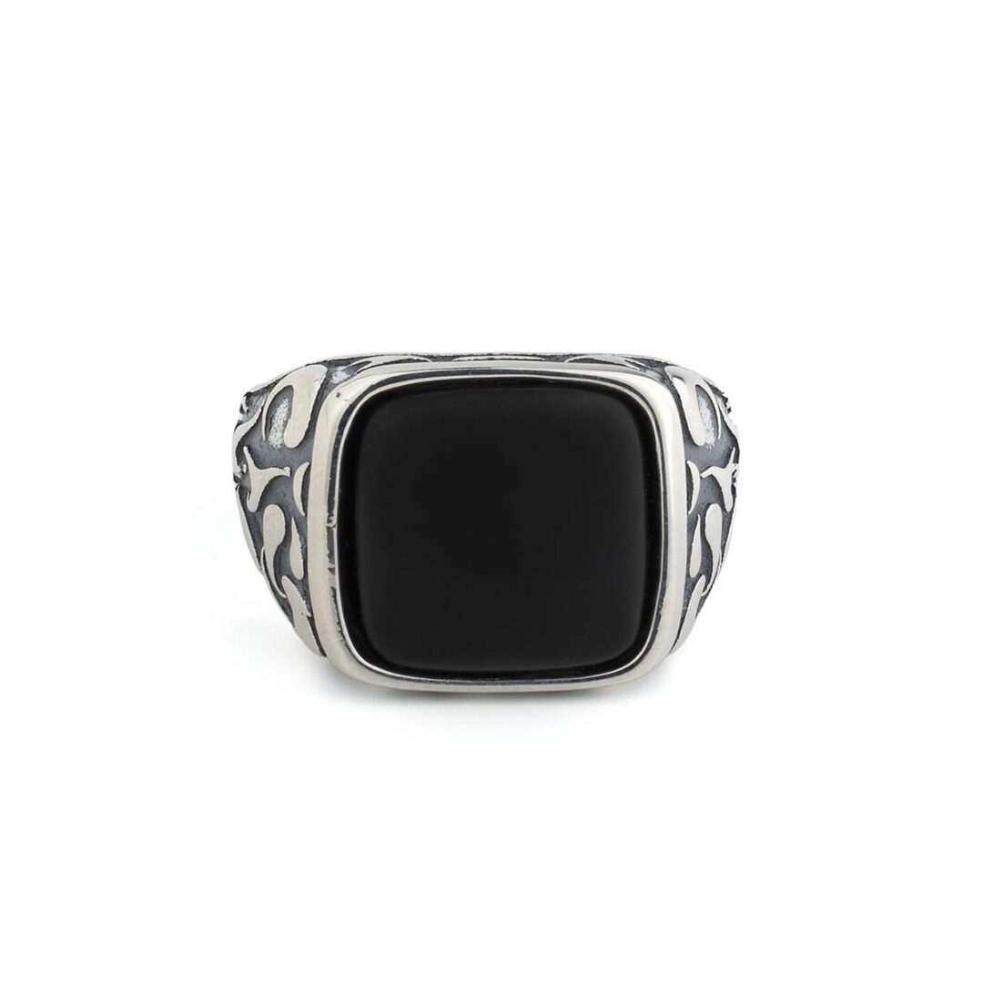 D857BOo Men’s silver ring with onyx